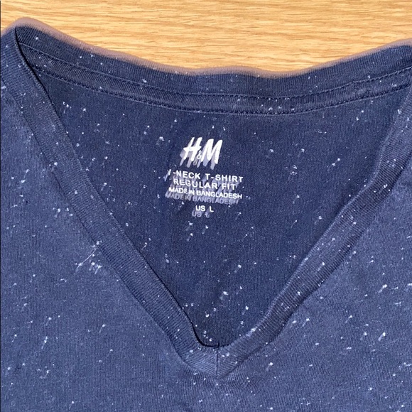 H&M V Neck Tee - Picture 3 of 3
